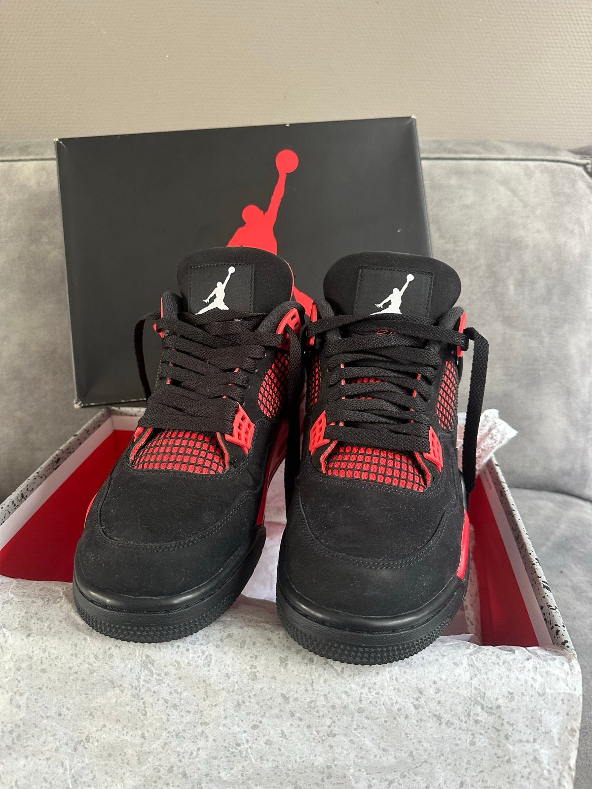 Jordan 4 Red Thunder EU45 - Zo goed als nieuw, Ophalen of Verzenden, Zo goed als nieuw, Zwart, Sneakers of Gympen
