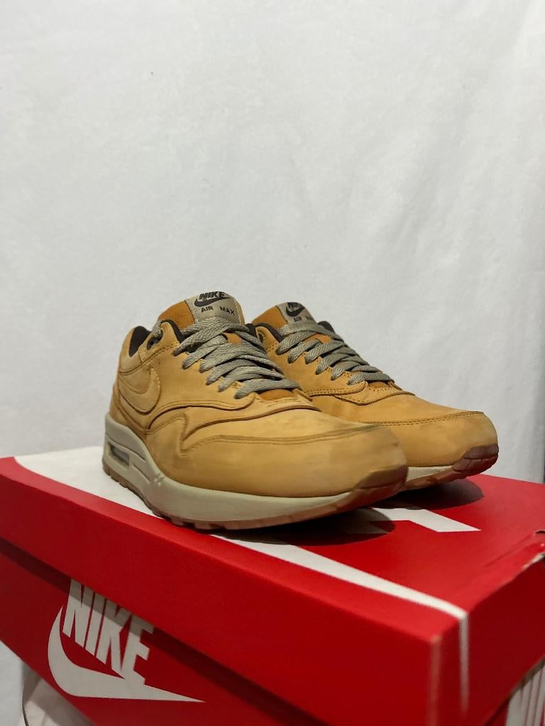 ALS NIEUW! Maat 42 - Nike Air Max 1 Wheat Pack, Kleding | Heren, Schoenen, Overige kleuren, Verzenden, Nike, Nike
