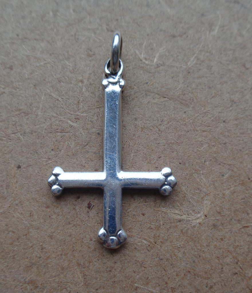 zilveren omgekeerd kruis hanger [745], Verzenden, Zo goed als nieuw, Kruis of Symbool, Zilver