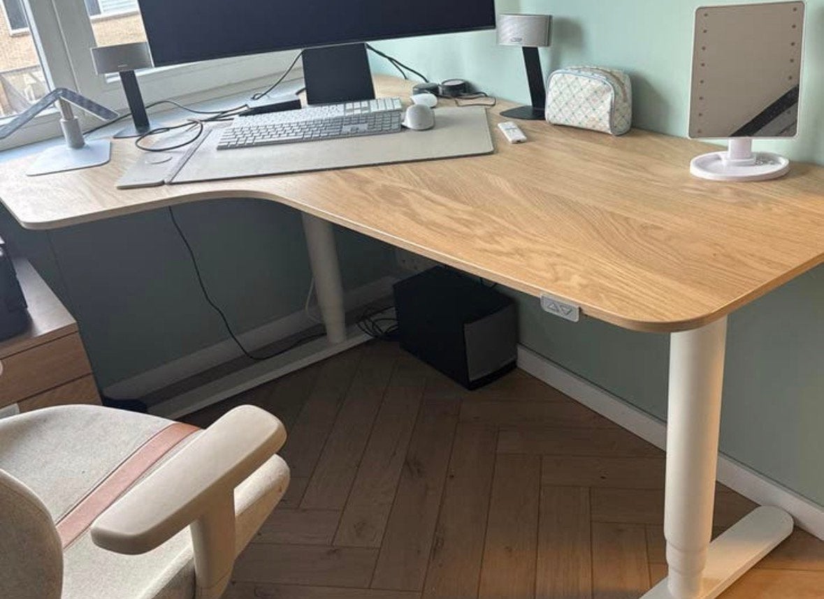 Heel mooi hoekbureau. In hoogte te verstellen., Huis en Inrichting, Bureaus, Ophalen, Elektrisch, Zo goed als nieuw