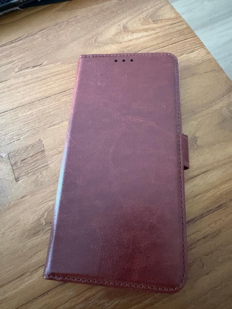 Rosso Flipcase voor Alcatel 1SE bookCase roodbruin, Verzenden, Zo goed als nieuw, Flipcase