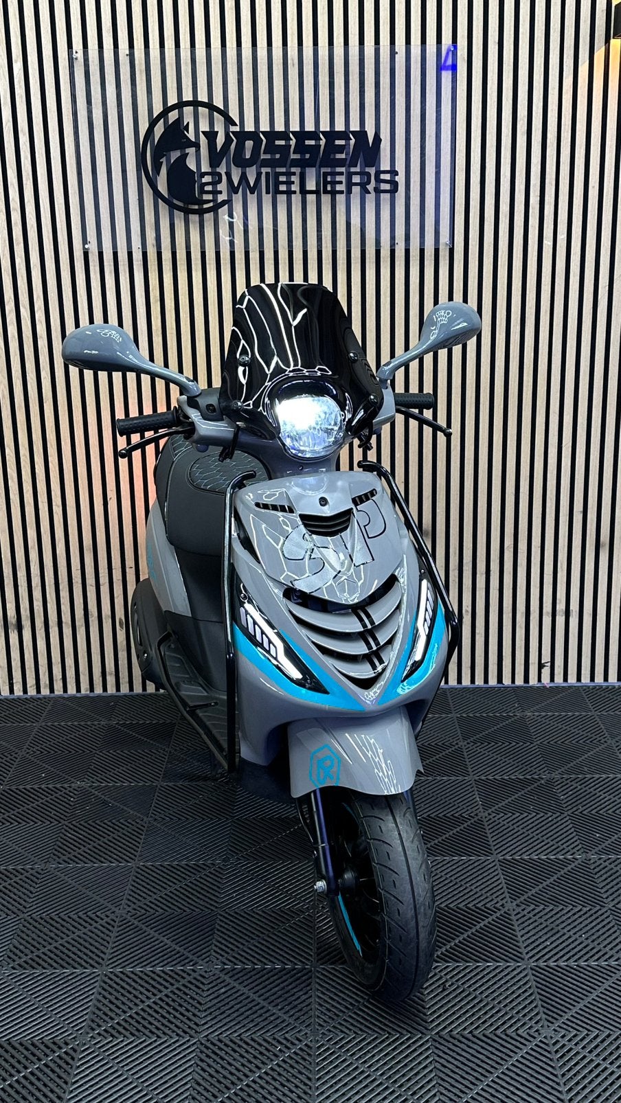 Piaggio Zip | Nardo Grey & Turquoise | 2024 | 3.500 KM, Maximaal 45 km/u, Zip, Zo goed als nieuw, Benzine