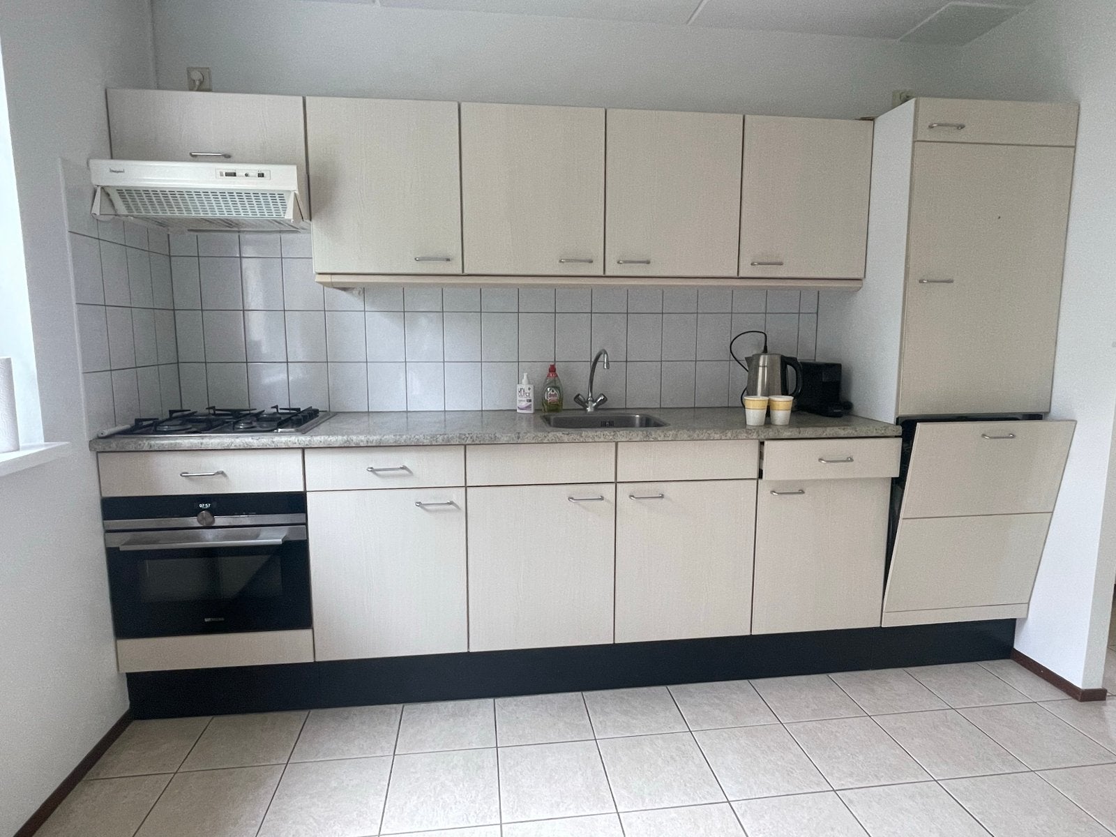 Complete keuken met inbouwapparatuur (AEG, Indesit, Siemens), Ophalen, Gebruikt, Enkelwandige keuken, Crème