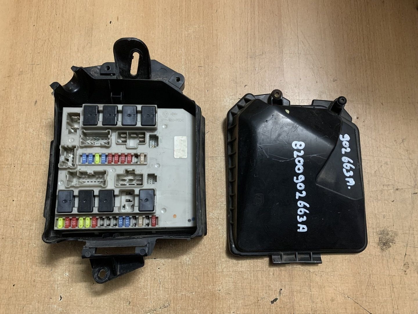zekeringkast renault clio 3 / modus 8200902663A motorruimte, Gebruikt, -, Renault, -