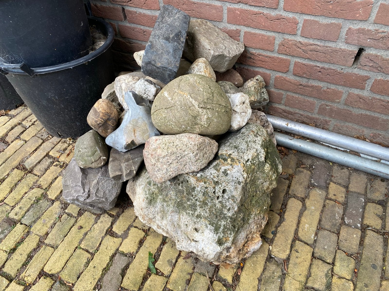 Gratis; Diverse decoratieve rots voor tuin of vijver, Tuin en Terras, Grind, Keien en Split, Ophalen, Overige materialen, Gebruikt