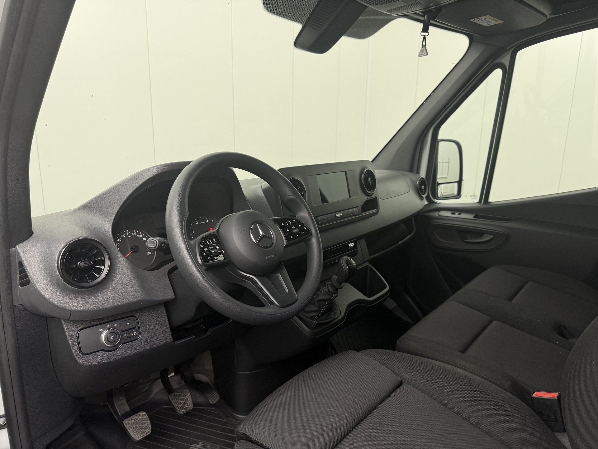 Mercedes-Benz Sprinter 317CDI L3H2 Maxi ( 12-2023 ) | Naviga, Auto's, Bestelauto's, Gebruikt, Euro 6, Multifunctioneel stuurwiel
