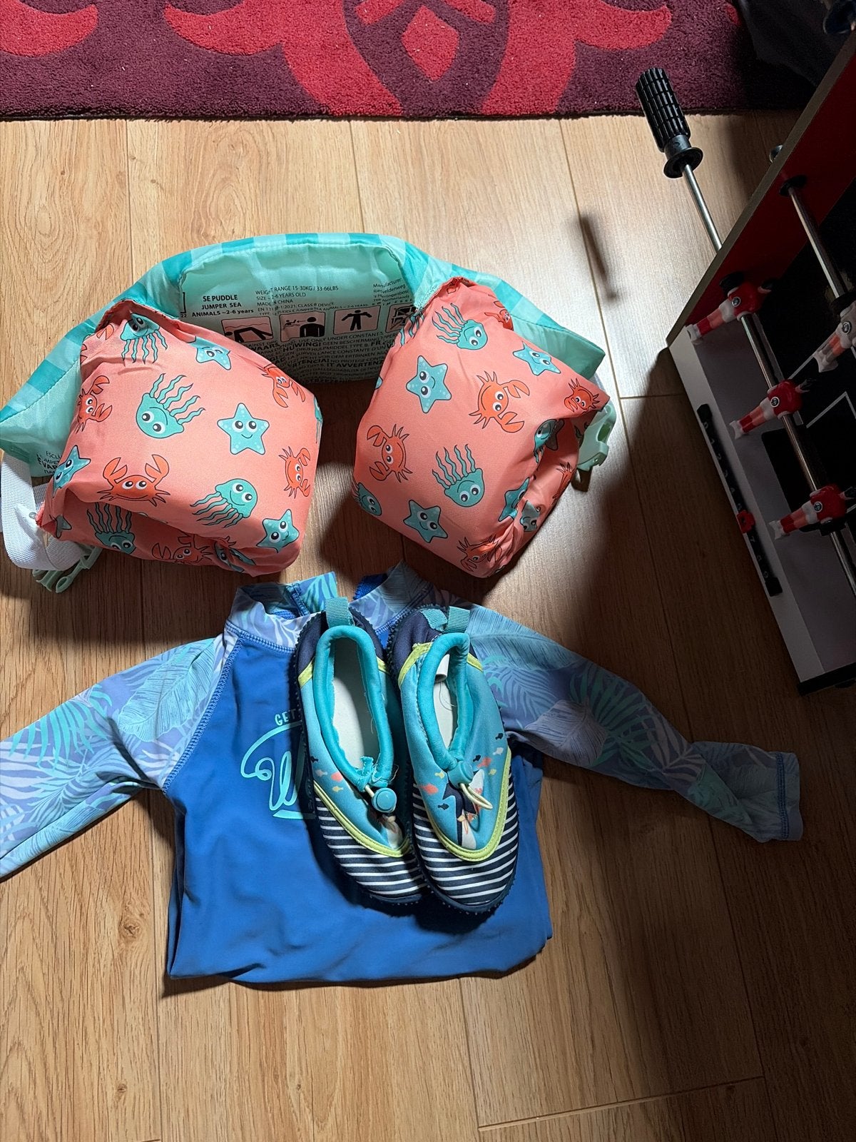 Zwemset: UV-shirt, zwemschoenen en zwembandjes, Kinderen en Baby's, Babykleding | Baby-zwemkleding, Ophalen of Verzenden, Zwemschoenen