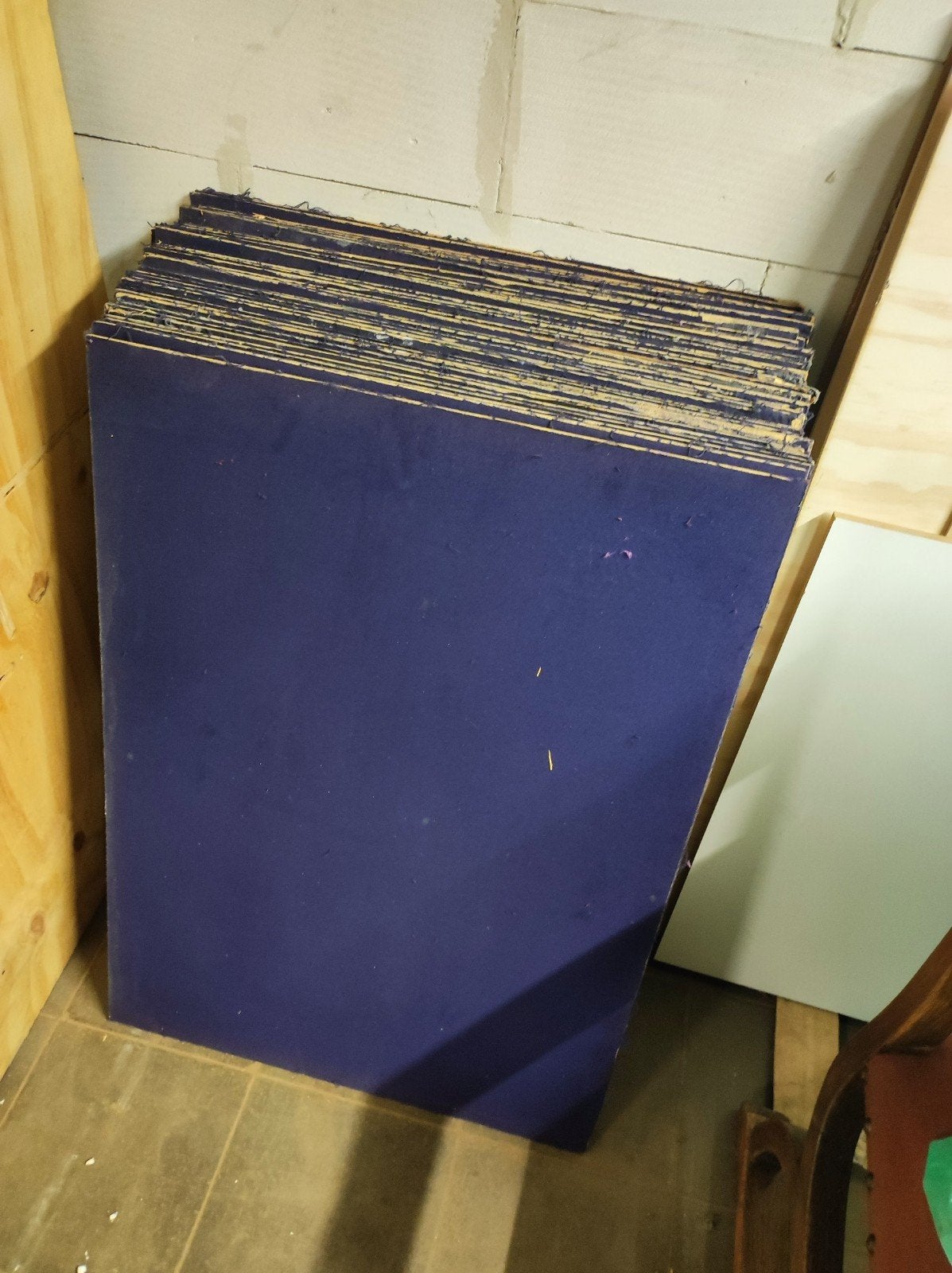 GRATIS 55 m2, ca. 80 triplex houten platen met vilt bekleed, Ophalen, Gebruikt