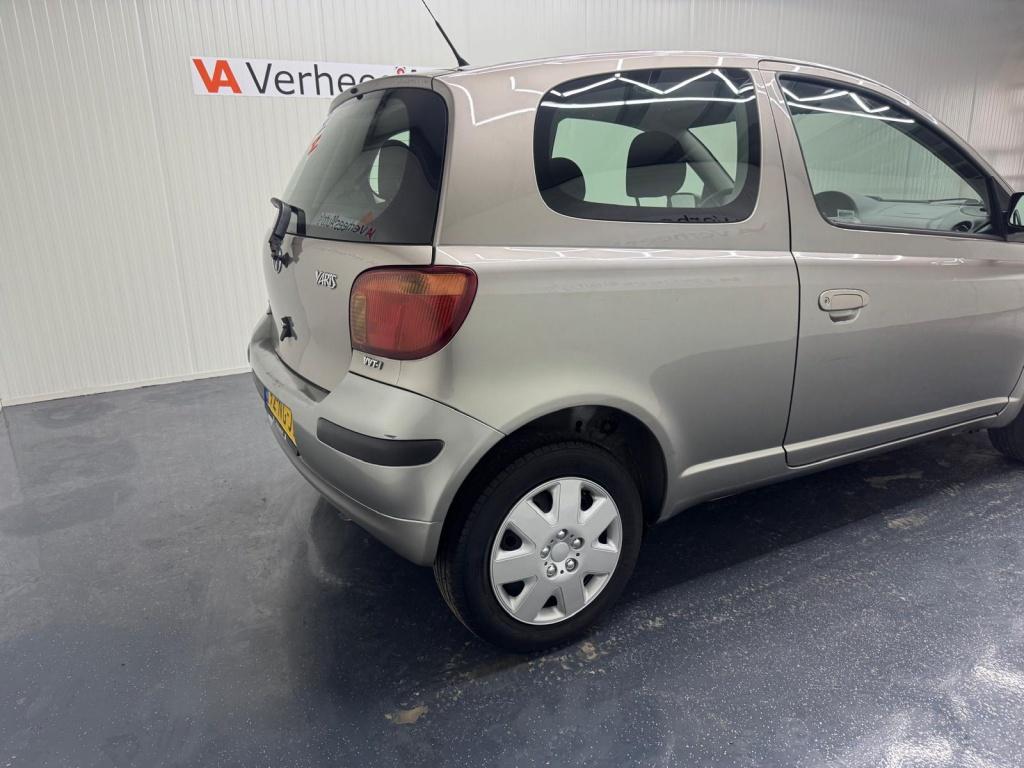 Toyota Yaris 1.0 VVT-i Terra MMT (bj 2003, automaat), Auto's, Toyota, Metallic lak, Gebruikt, 31 €/maand, 4 cilinders