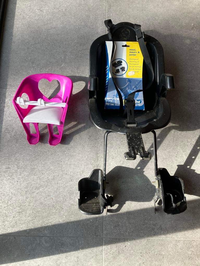 Bobike fietsstoeltje met bevestiging en poppenstoel, Fietsen en Brommers, Ophalen, Gebruikt, Achterzitje, Voetsteuntjes