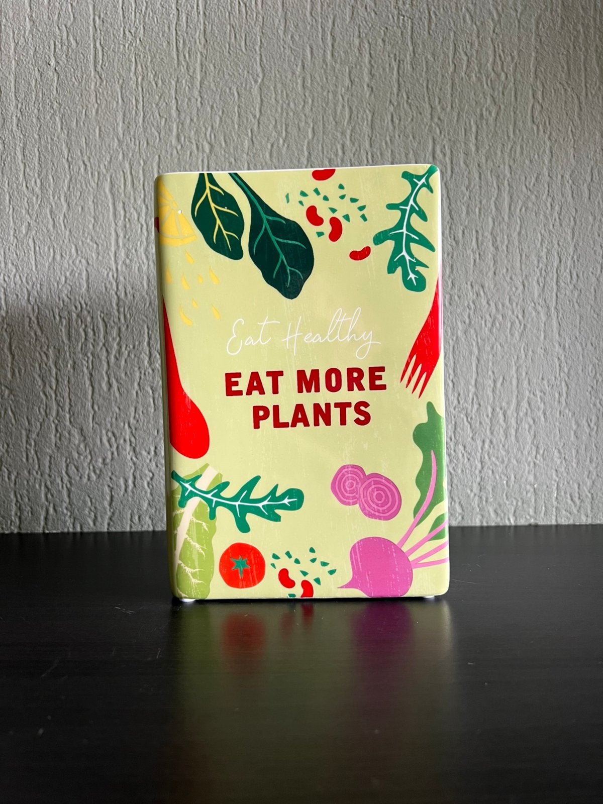 Keramische boek vaas "Eat More Plants", Huis en Inrichting, Woonaccessoires | Vazen, Ophalen of Verzenden, Nieuw, Geel
