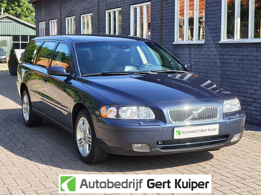 Volvo V70 2.4 170pk Automaat All-In | Garantie | Alles nieuw, Auto's, 1800 kg, Met garantie (alle), Blauw, 1498 kg