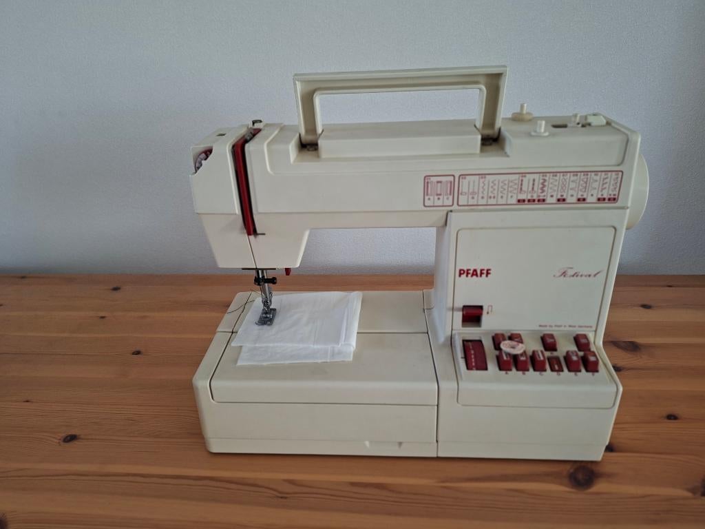 Pfaff Festival naaimachine, Hobby en Vrije tijd, Naaimachines en Toebehoren, Ophalen, Zo goed als nieuw, Naaimachine, Pfaff