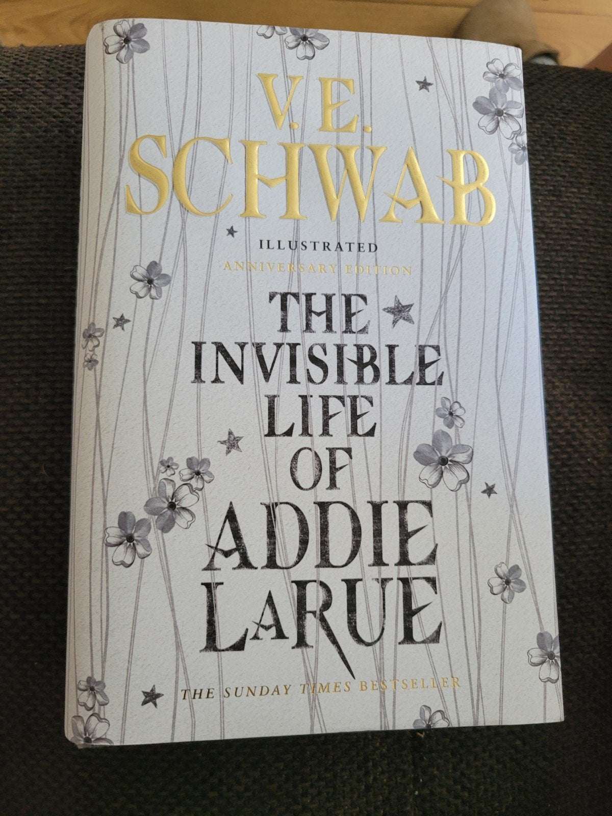 The Invisible Life of Addie LaRue - Geïllustreerde editie, Boeken, Ophalen of Verzenden, Zo goed als nieuw, V.E. Schwab