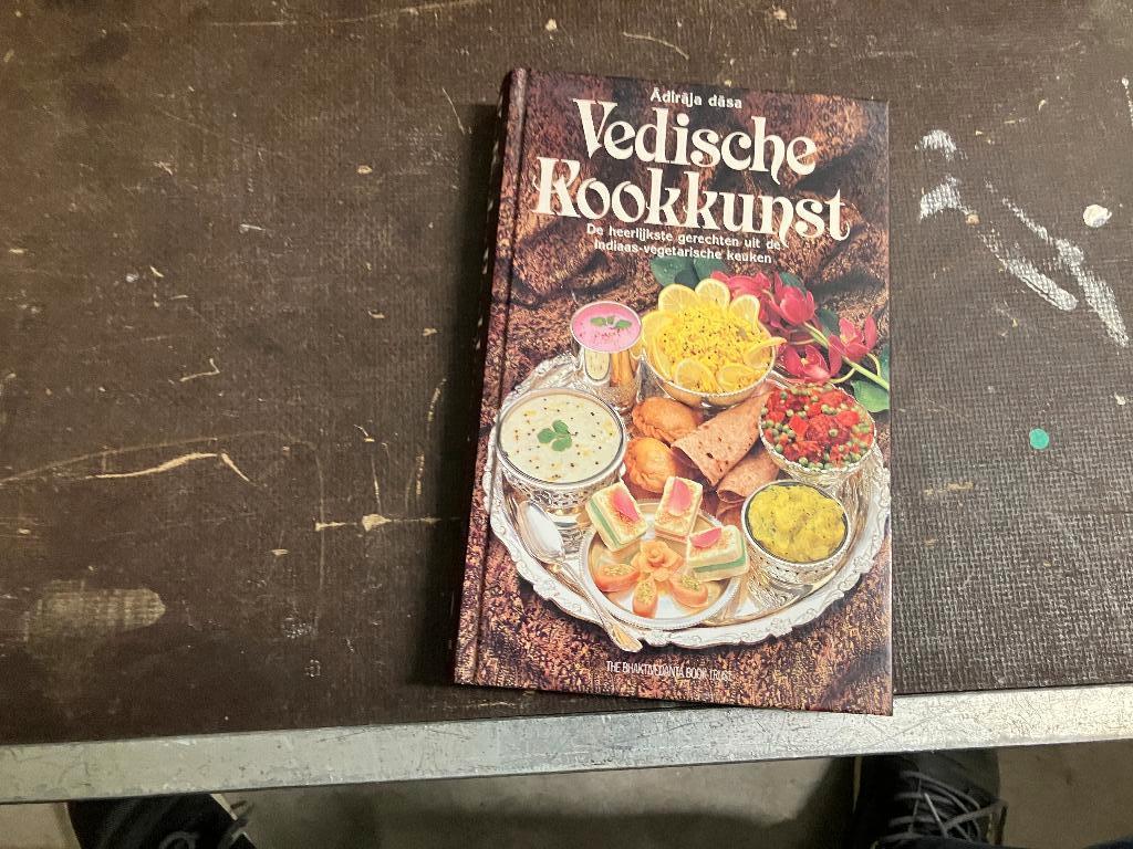 indiase keuken vegetariër vegetarisch vegan krishna, Boeken, Kookboeken, Zo goed als nieuw, Azië en Oosters, Vegetarisch, Ophalen of Verzenden