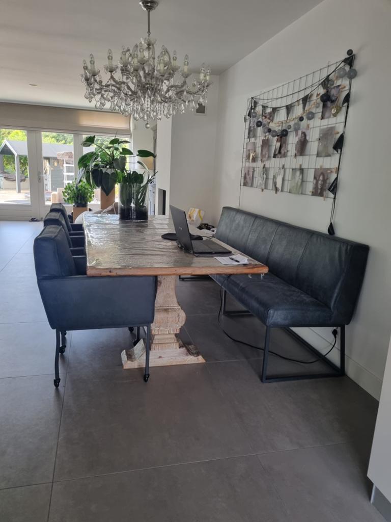 ZGAN Eettafel zitbank 3 stoelen African leather t Anker, Ophalen, Landelijk, Robuust, 50 tot 100 cm, Zo goed als nieuw