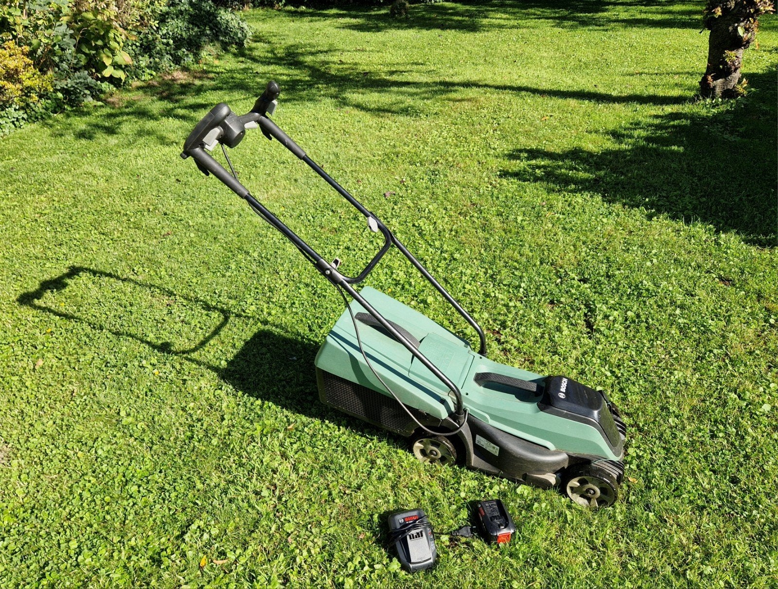 Bosch CityMower 18v - 32 accumaaier met 4.0 Ah accu en lader, Tuin en Terras, Ophalen of Verzenden