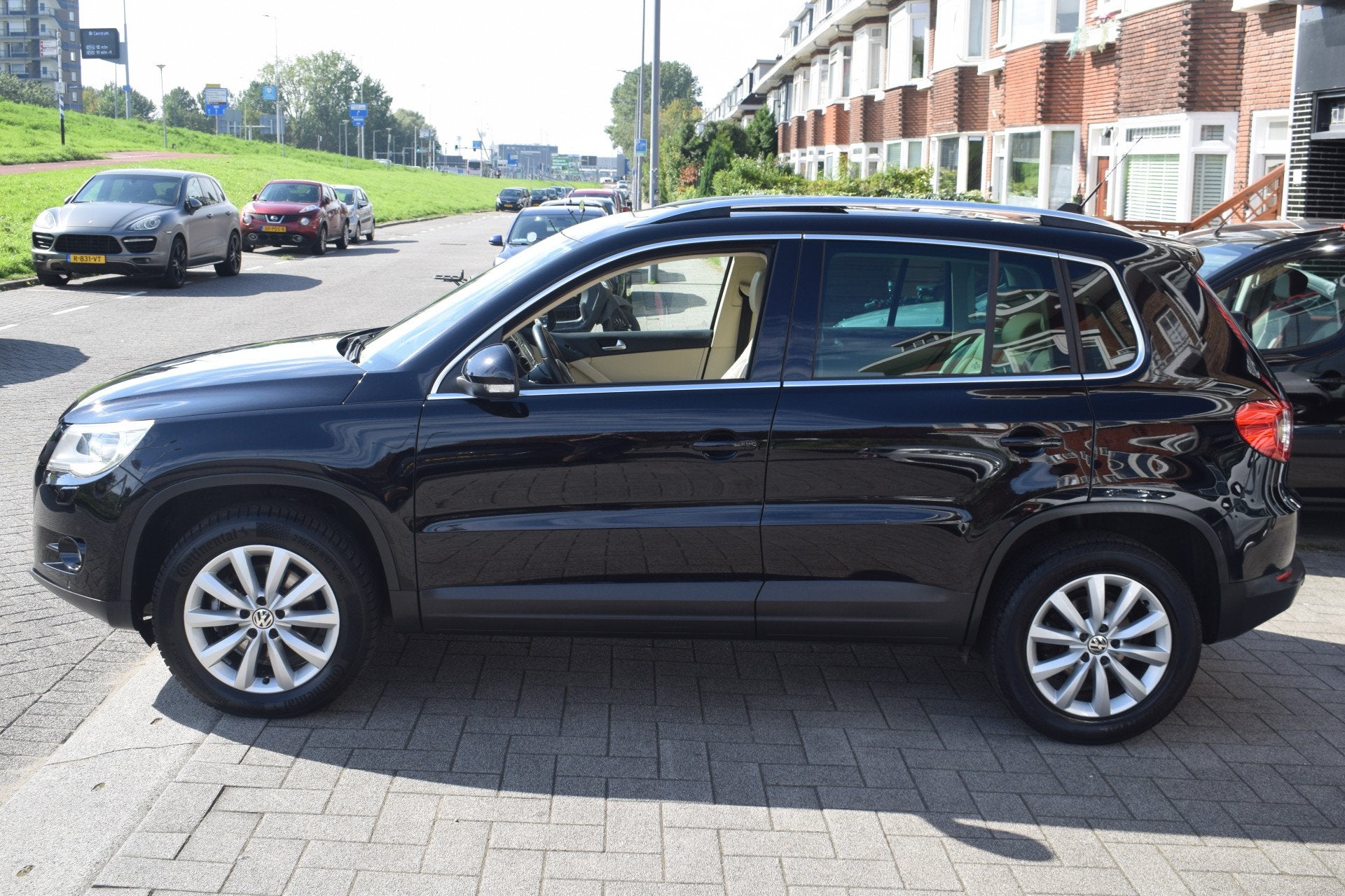 Volkswagen Tiguan 1.4 TSI Sport&Style PANODAK/LEER/PDC/NAVI, Auto's, Voorwielaandrijving, Euro 5, 15 km/l, Beige
