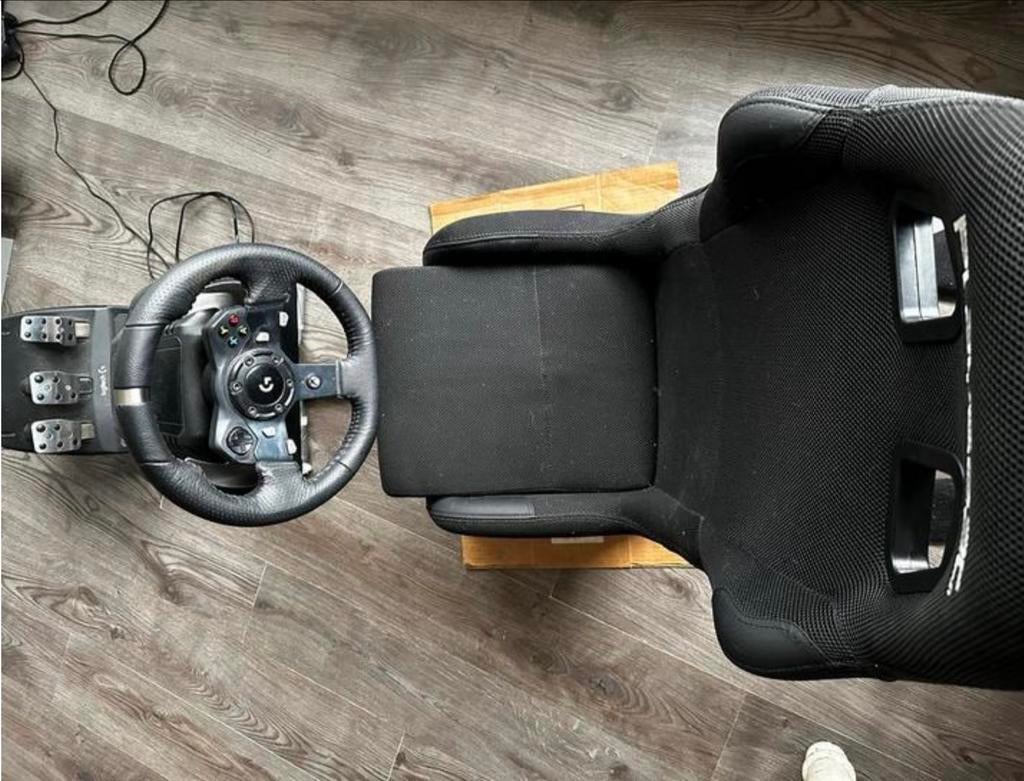 Playseat Race Seat met Logitech G920 Race Stuur, Spelcomputers en Games, Ophalen of Verzenden, Zo goed als nieuw, Racen en Vliegen