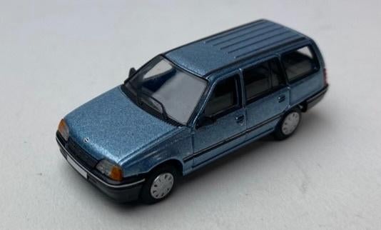JSN Premium Classixxs 1:87 Opel Kadett E Caravan blauw 1989, -, Nieuw, Ophalen of Verzenden, Premium Classixxs / PCX87