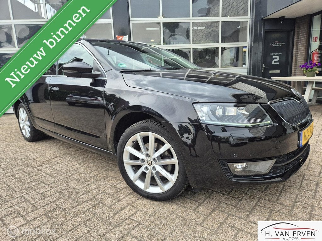 Skoda Octavia Combi 1.2 DEALER ONDERHOUDEN XENON LEDER NAVI, Auto's, Voorwielaandrijving, Euro 6, 4 cilinders, 620 kg