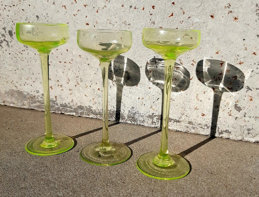 Set van 3x antiek borrelglaasje, uraniumglas, annagroen-glas, Ophalen, Zo goed als nieuw, Borrel- of Shotglas