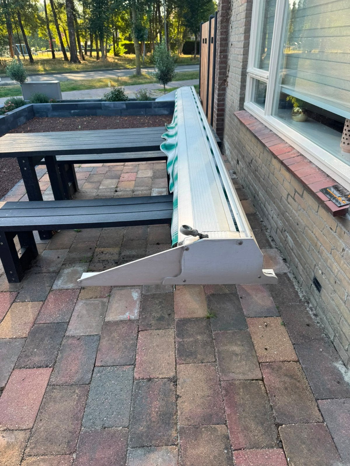 Zonnescherm 4m breed, 3m uitval, gesloten cassette, Ophalen, Gebruikt, 250 cm tot 450 cm, Knikarmscherm