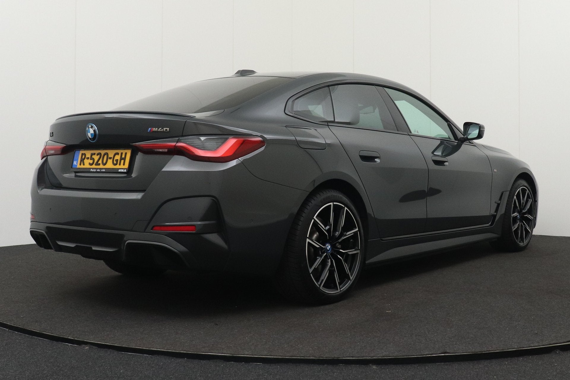 BMW i4 eDrive40 M-Sport Shadow Line 84 kWh (95%SOH) Schuif-/, Auto's, Dealer onderhouden, Achterwielaandrijving, Gebruikt, Zwart