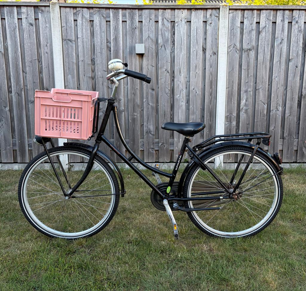 Sparta Meisjesfiets met Roze Krat - 26 inch, 26 inch of meer, Terugtraprem, Gebruikt, Ophalen of Verzenden