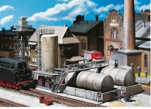 Faller H0 120157 Olieopslag met dieseltankstation en oliekra, Hobby en Vrije tijd, Modeltreinen | H0, Overige merken, Gelijkstroom of Wisselstroom