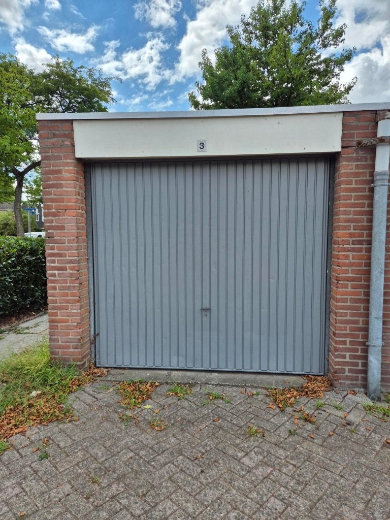 2x garage boxen / opslagbox te huur 18m2 Bergen op zoom