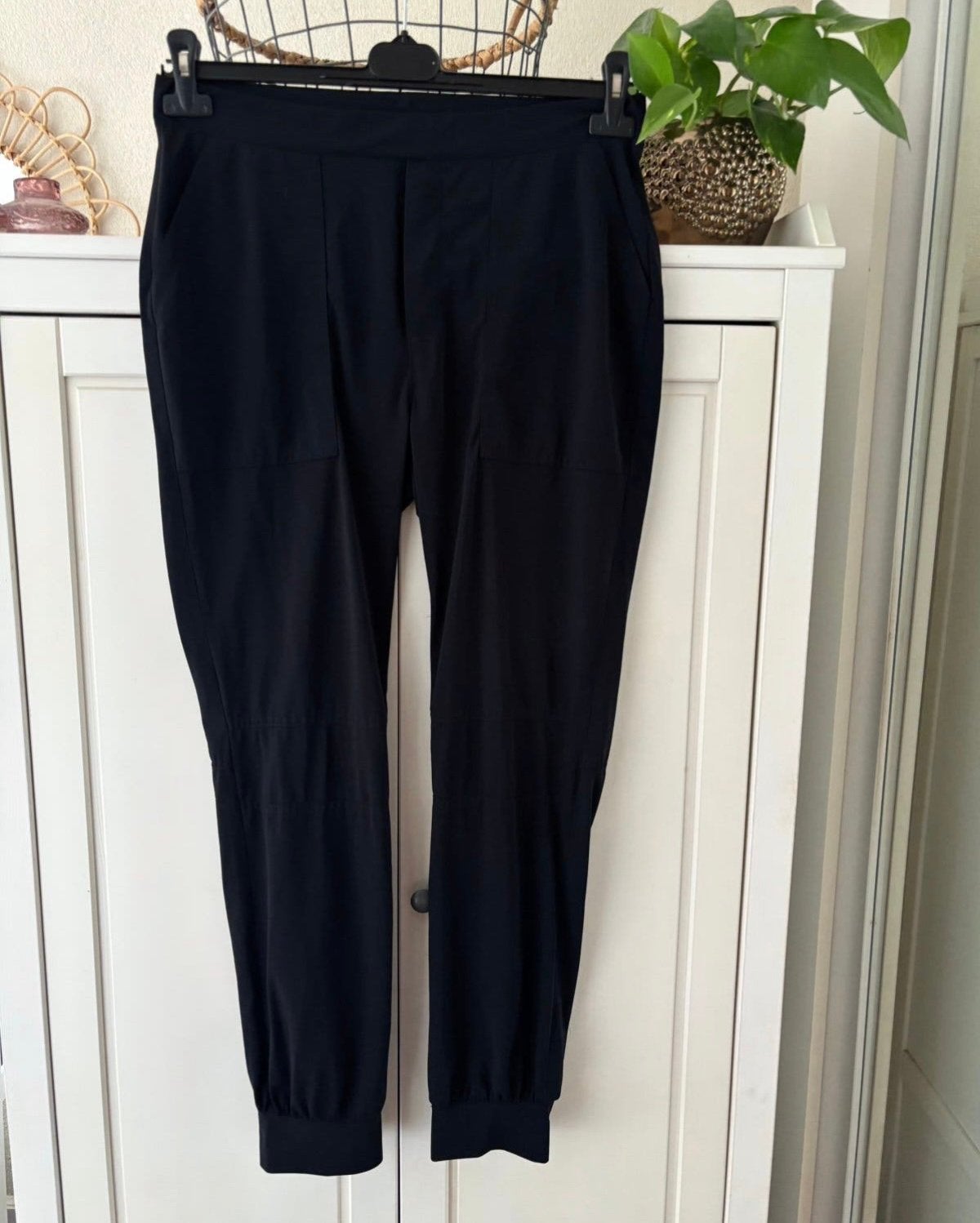 Zengi TRVL DRSS zwarte travelstof broek maat 40, Kleding | Dames, Broeken en Pantalons, Maat 38/40 (M), Zwart, Ophalen of Verzenden