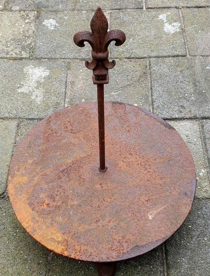 Smeedijzer gietijzer franse lelie etagere., Ophalen