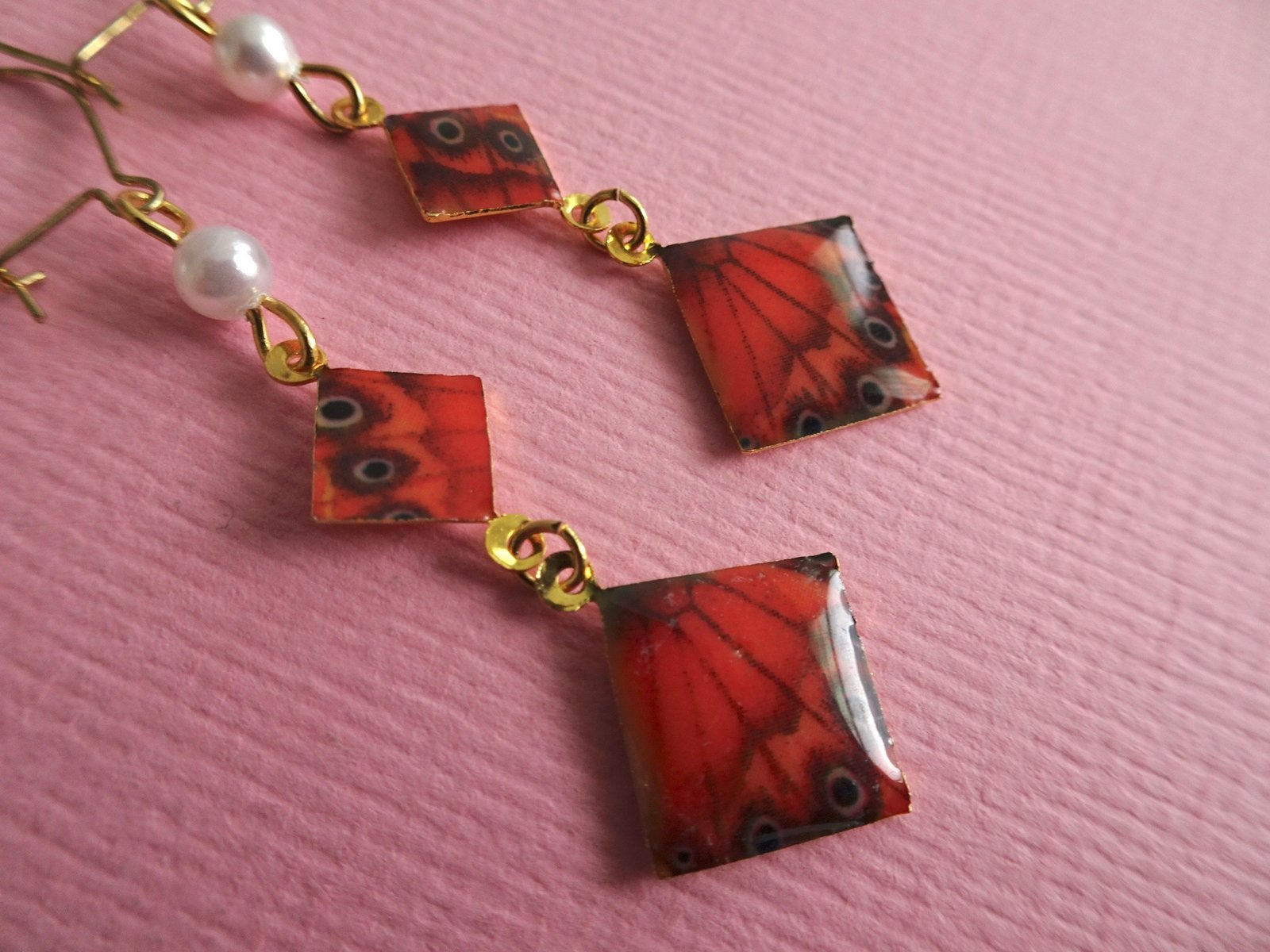 jwg Vintage 70s 80s vlinder parel hanger oorbellen rood goud, Verzenden, Overige materialen, Oorbellen