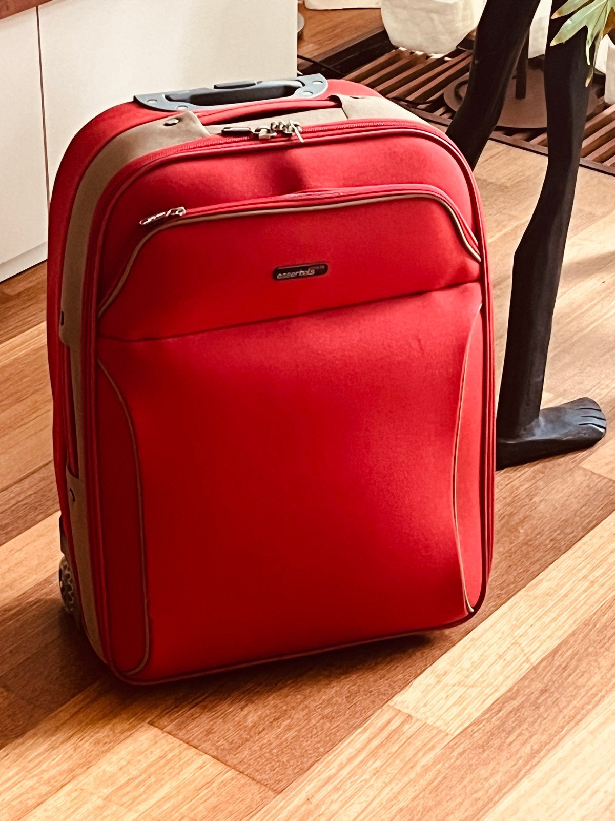 Koffer Essentials Rood - 60x45x25 cm wieltjes en trekstang, Wieltjes, Gebruikt, 45 tot 55 cm, Zacht kunststof