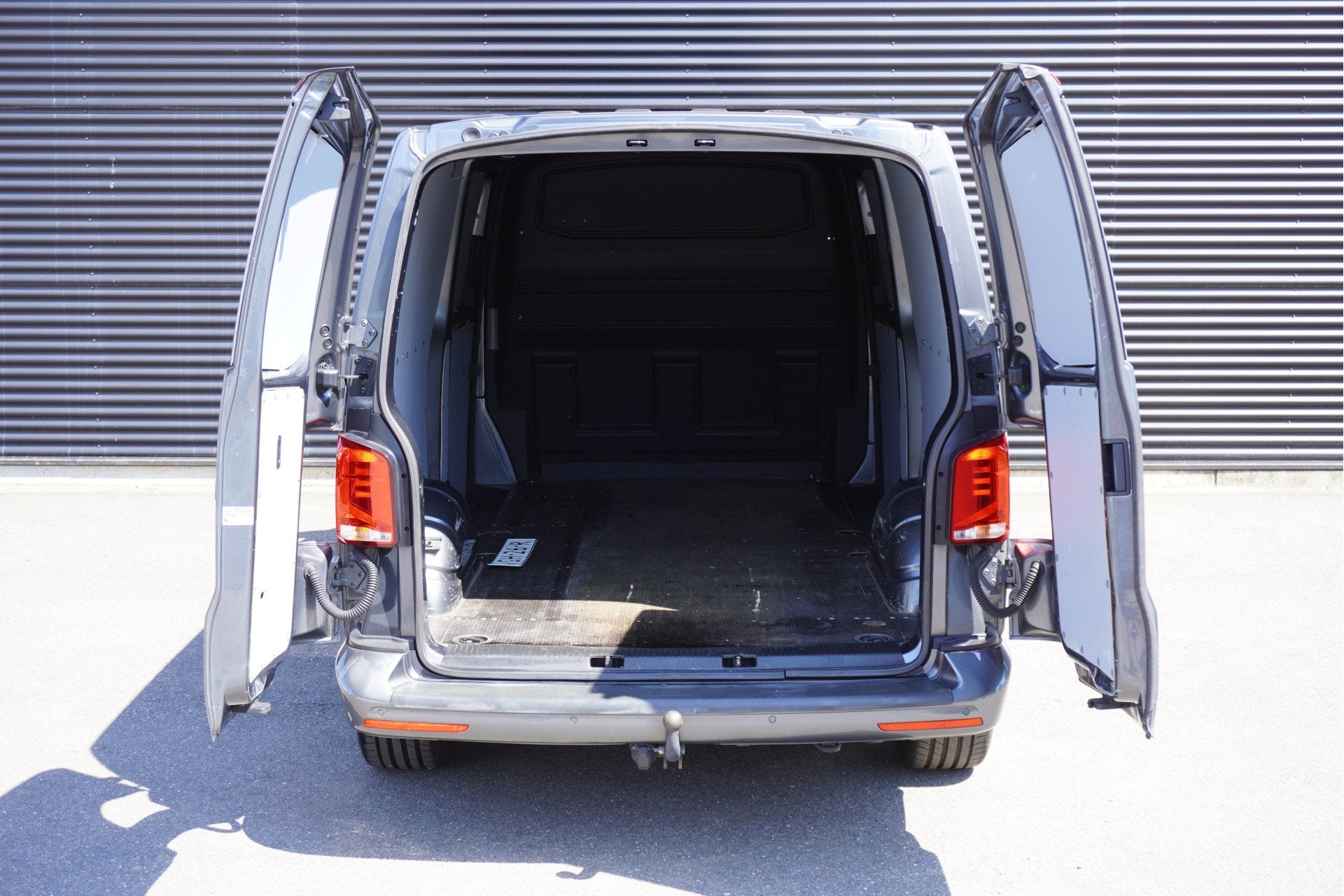Volkswagen Transporter 199pk Bulli L2H1 2x Schuifdeur Apple, Auto's, Gebruikt, Euro 6, 4 cilinders, Volkswagen