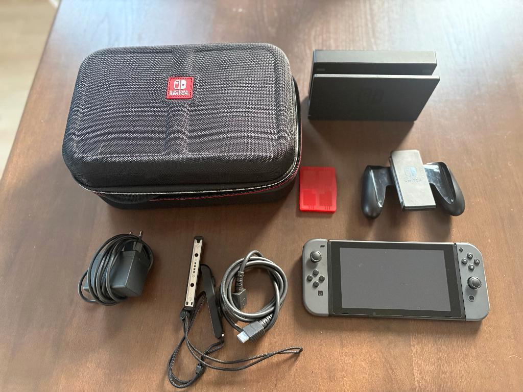 Nintendo Switch V2 Grijs Compleet + Dock & Case, Ophalen of Verzenden, Zo goed als nieuw, Met 1 controller, Switch Original