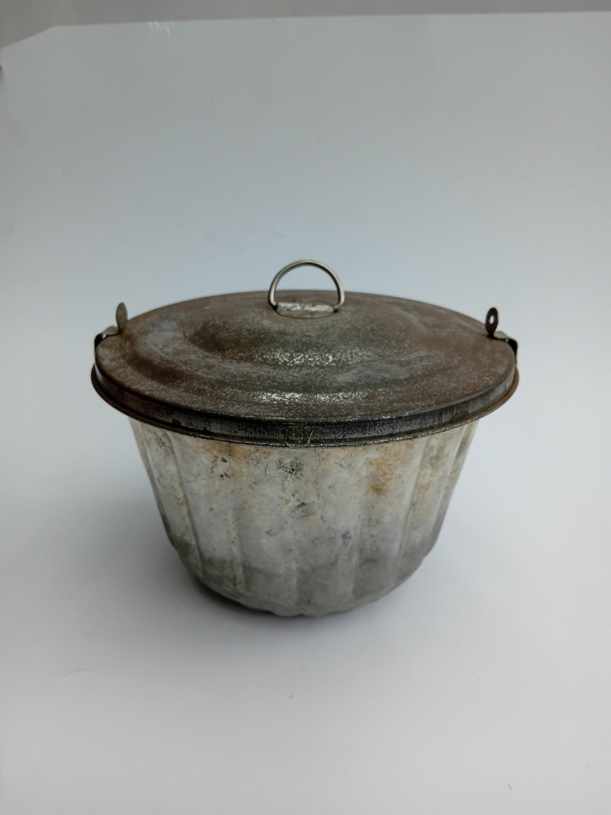 Vintage metal bakvorm met deksel - antieke puddingvorm, Verzenden
