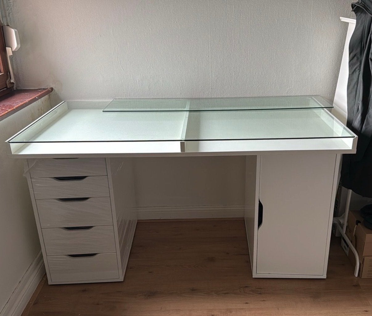 IKEA Bureau met lades en kast - Wit, Glasplaat, Gebruikt, Met lades, Ophalen of Verzenden, IKEA
