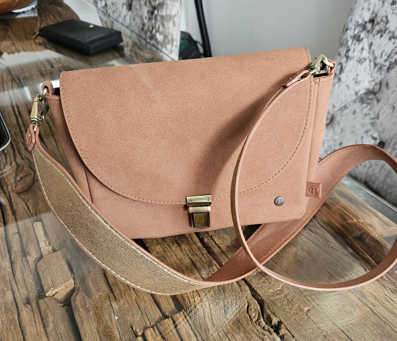 Zusss Trendy Schoudertas met Gesp Camel/roest (Vegan L, Ophalen, Leer