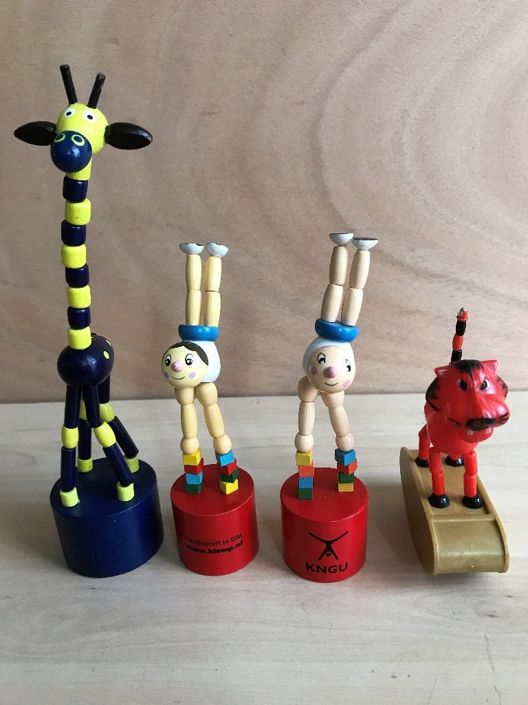 Vintage Drukpopje Pop Hout Giraffe Leeuw Gymnastiek, Ophalen of Verzenden