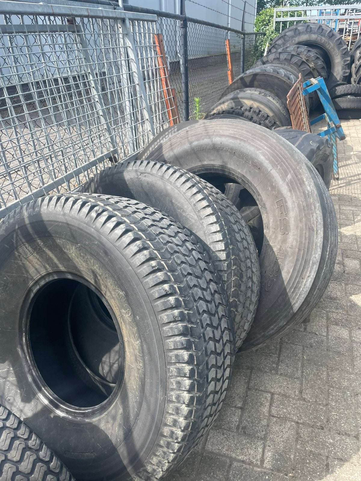GRATIS! Banden in verschillende soorten en maten, Dieren en Toebehoren, Paarden en Pony's | Overige Paardenspullen, Ophalen