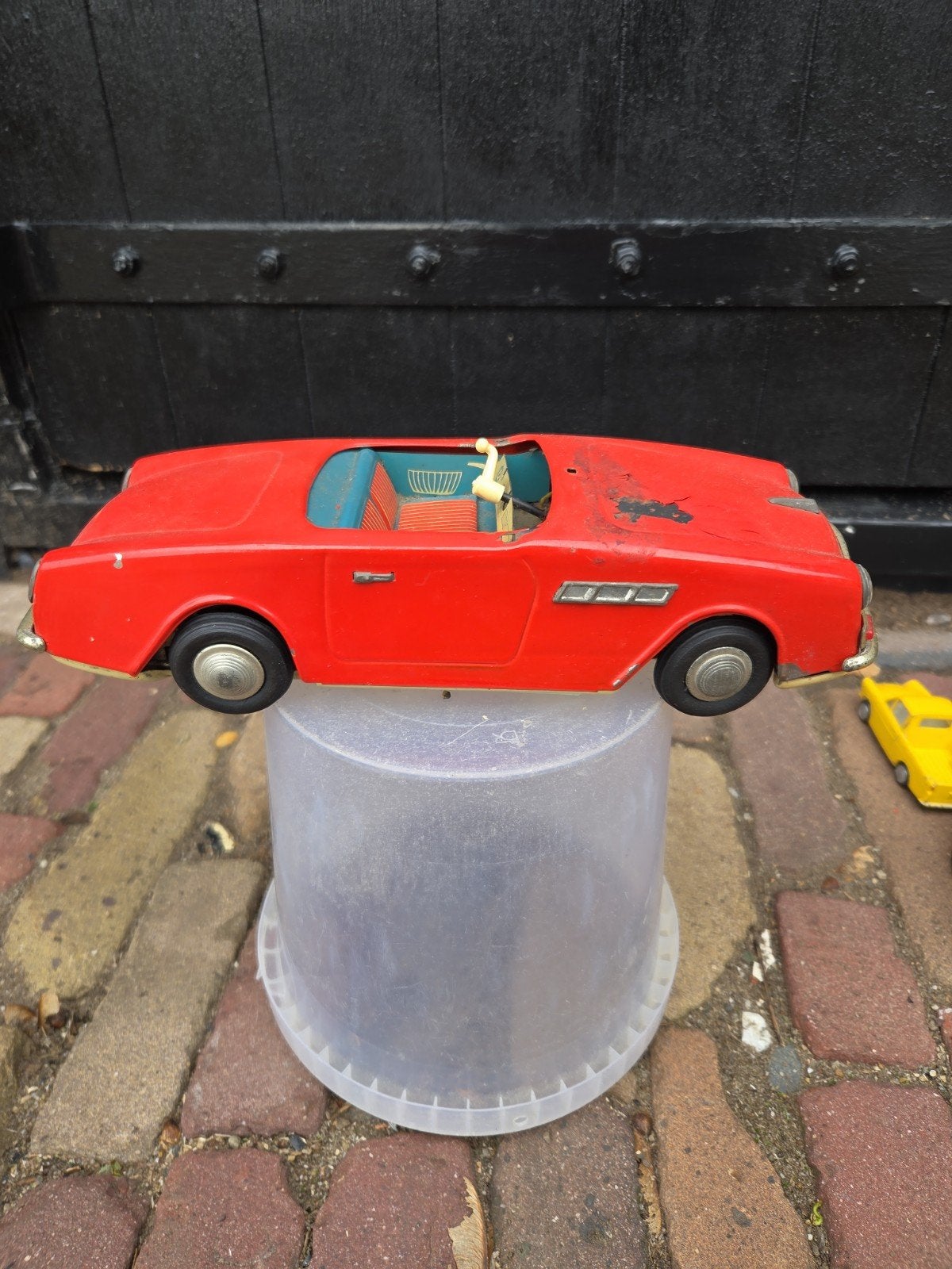 Vintage blikken speelgoedauto - Rode cabriolet, Ophalen, Gebruikt