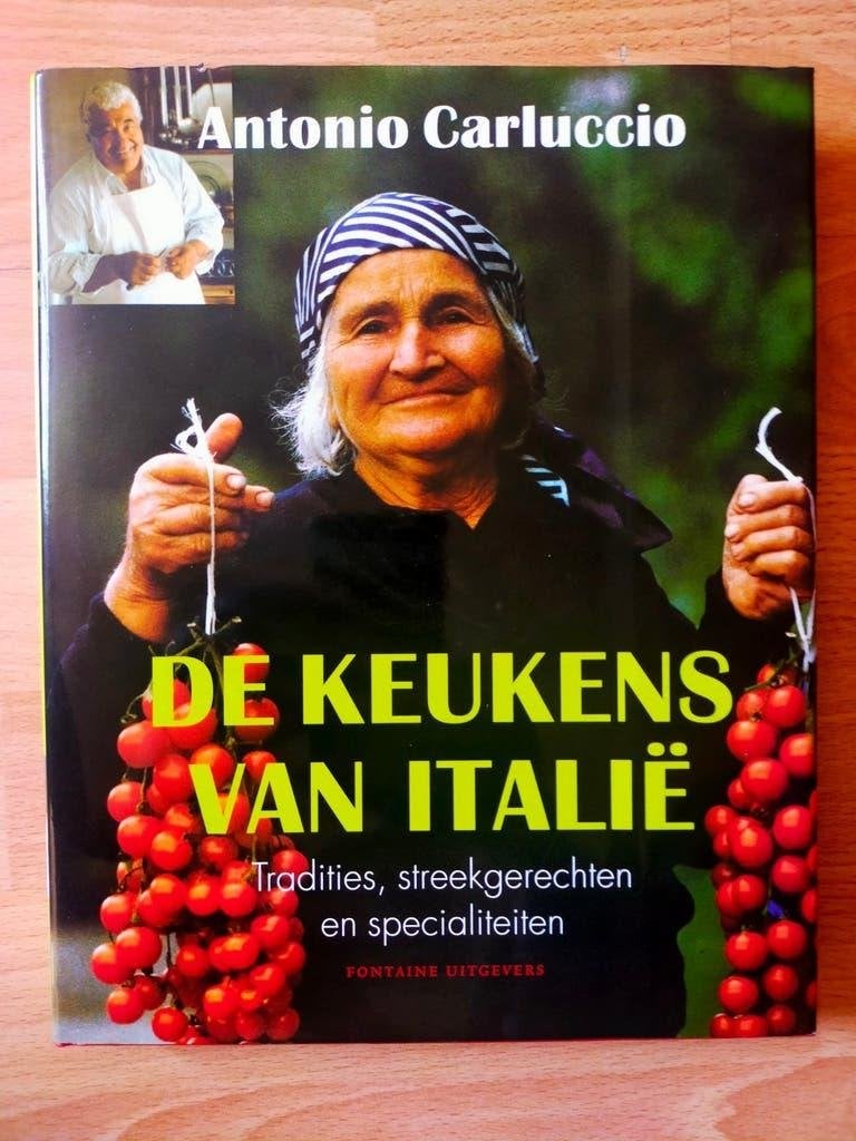 Antonio Carluccio - De keukens van Italië - (2005 als nieuw), Boeken, Ophalen of Verzenden, Zo goed als nieuw, Italië