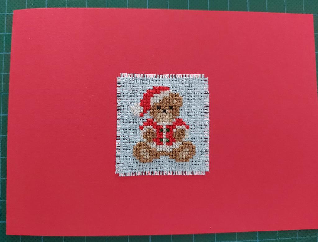 geborduurde kerstkaart met kerstbeertje (1921), Hobby en Vrije tijd, Kaarten | Zelfgemaakt, Ophalen of Verzenden, Nieuw, Kerst