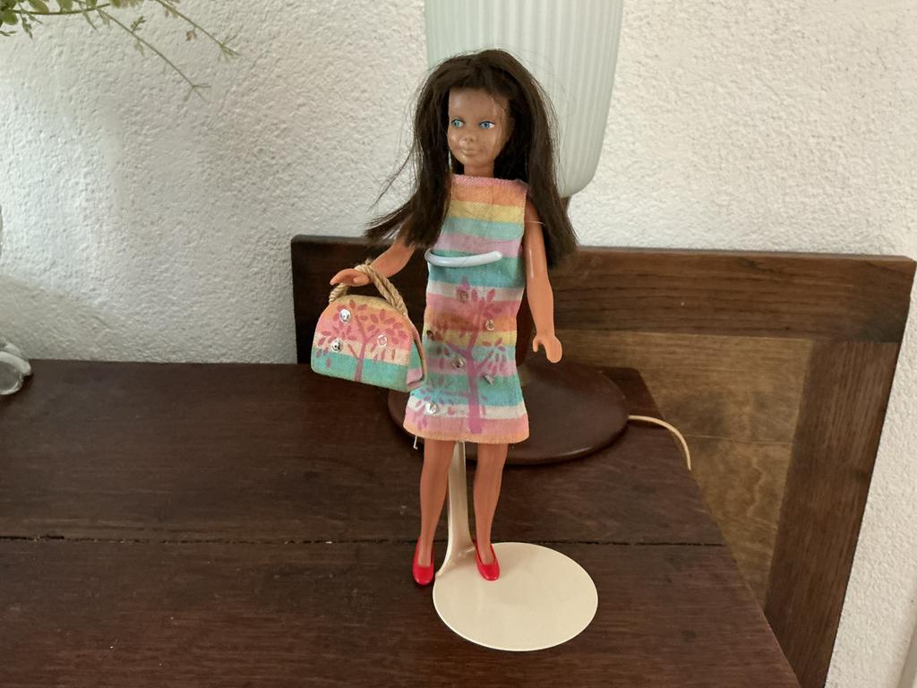 Skipper met zwart haar, jaren 60 met buigbare benen, Verzamelen, Ophalen of Verzenden, Gebruikt, Pop