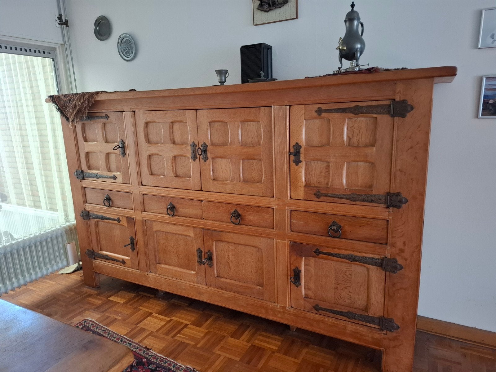 Massief eiken hoog dressoir, Ophalen