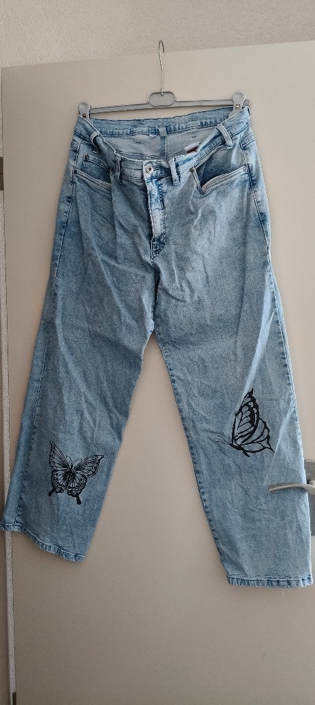 Spijkerbroek met vlinders erop, Kleding | Dames, Broeken en Pantalons, Ophalen, Blauw, Maat 46/48 (XL) of groter, Lang