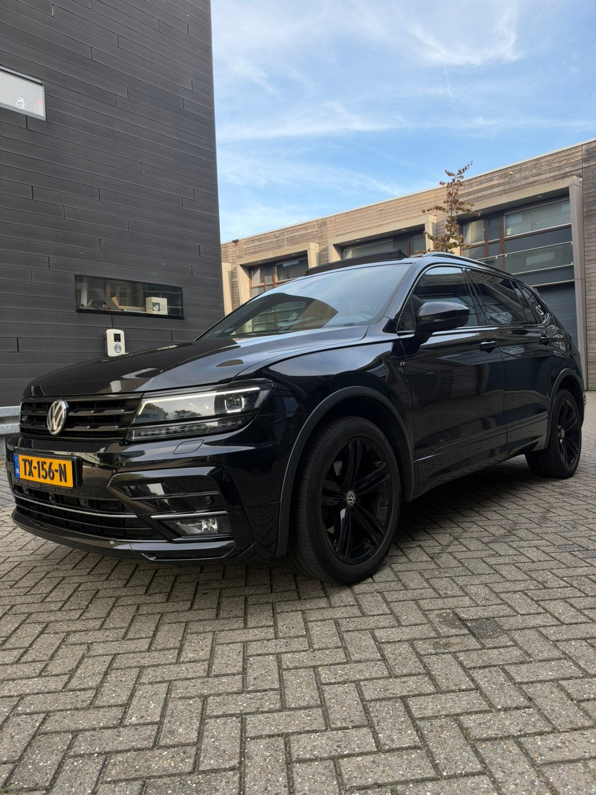 VW Tiguan Allspace 7P R-Line Highline | Pano | 360 | Leder, 15 km/l, 1800 kg, 4 cilinders, 7 stoelen