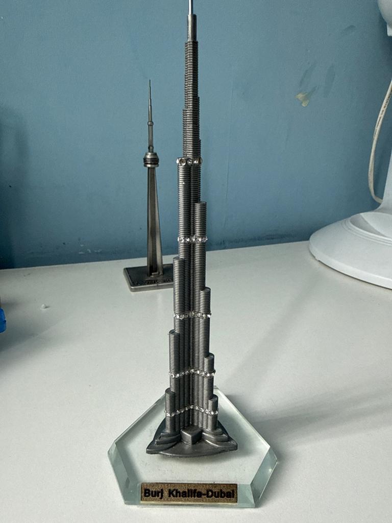 Burj Khalifa Dubai miniatuur met kristallen, Ophalen of Verzenden, Zo goed als nieuw